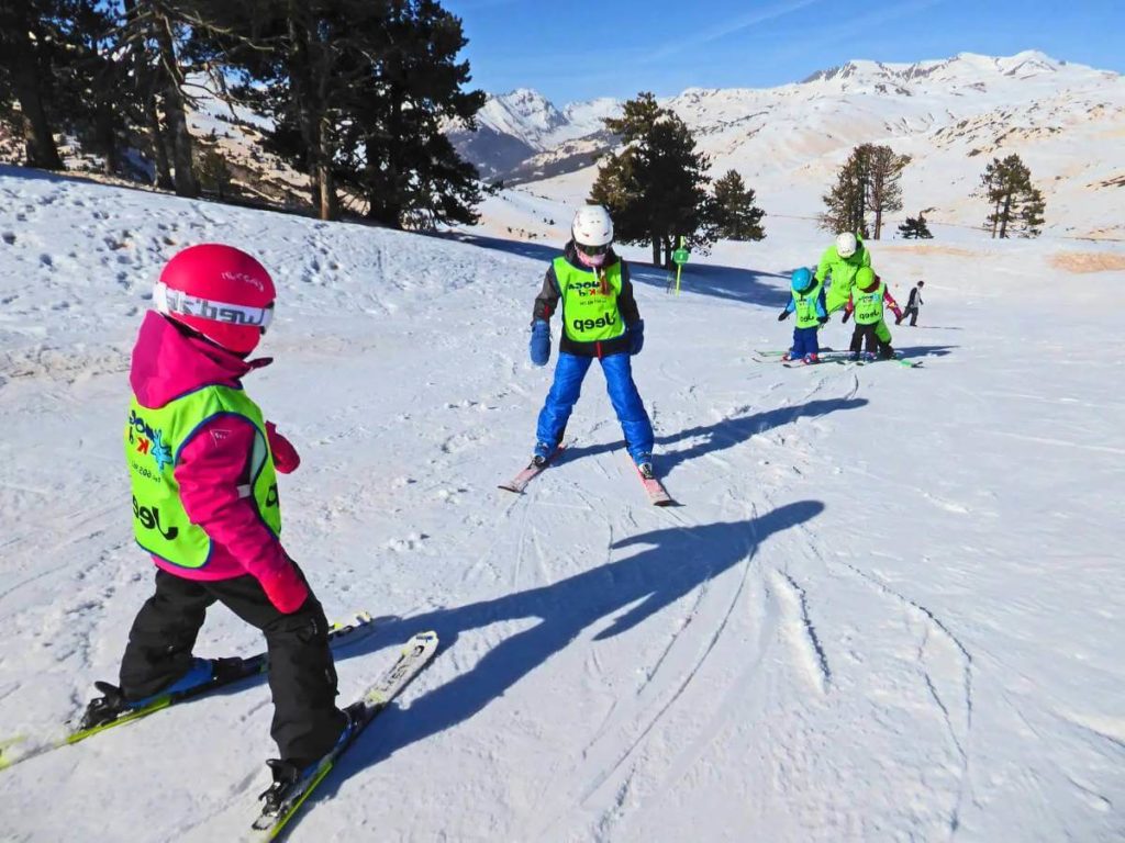Moga Kids Colectivas home. Clases de esquí colectivas en Baqueira